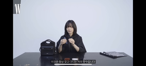 물건을 진짜 오래, 심플하게 쓰는 배두나 왓츠인마이백.jpg | 인스티즈
