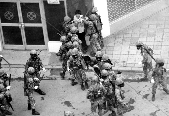 민주화 운동의 흔적을 아직도 기록하고 있는 대학교들 | 인스티즈