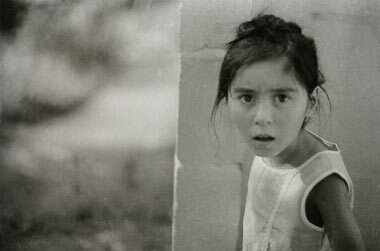 민족의 순수성을 지키기 위해 나라에서 혼혈 고아들을 해외로 이주시킴 | 인스티즈