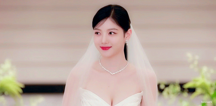 데뷔 20년차에 처음으로 웨딩씬 찍은 김유정 | 인스티즈