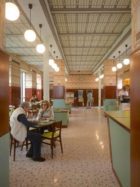 웨스 앤더슨 감독이 디자인한 카페의 인테리어 디테일.jpg | 인스티즈