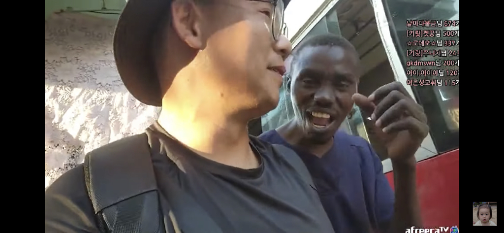 아프리카 여행갈 땐 다이소 폴리스 뱃지 필참,,, | 인스티즈