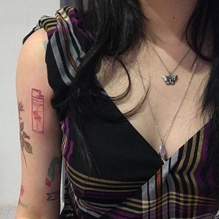 백예린 다리에 새로 추가된 타투.jpg | 인스티즈