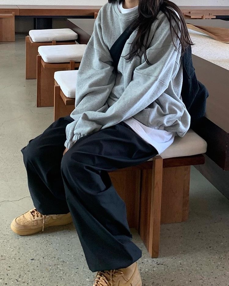 편안한 상의 + 와이드팬츠 + 투박한 신발 = 여자의 가을🍁 | 인스티즈