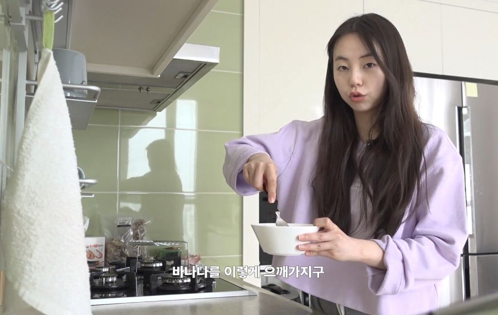 소희의 밀가루 없는 바나나 팬케이크 만들기 | 인스티즈