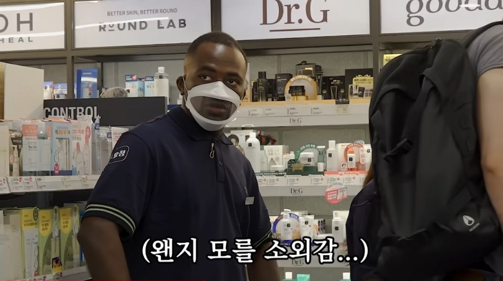 올리브영 알바중에 외국인 손님 피하는 조나단 | 인스티즈