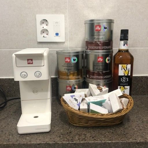 요새 많이 구입한다는...호불호 극명하게 갈리는 illy vs 네스프레소 커피머신.jpg | 인스티즈