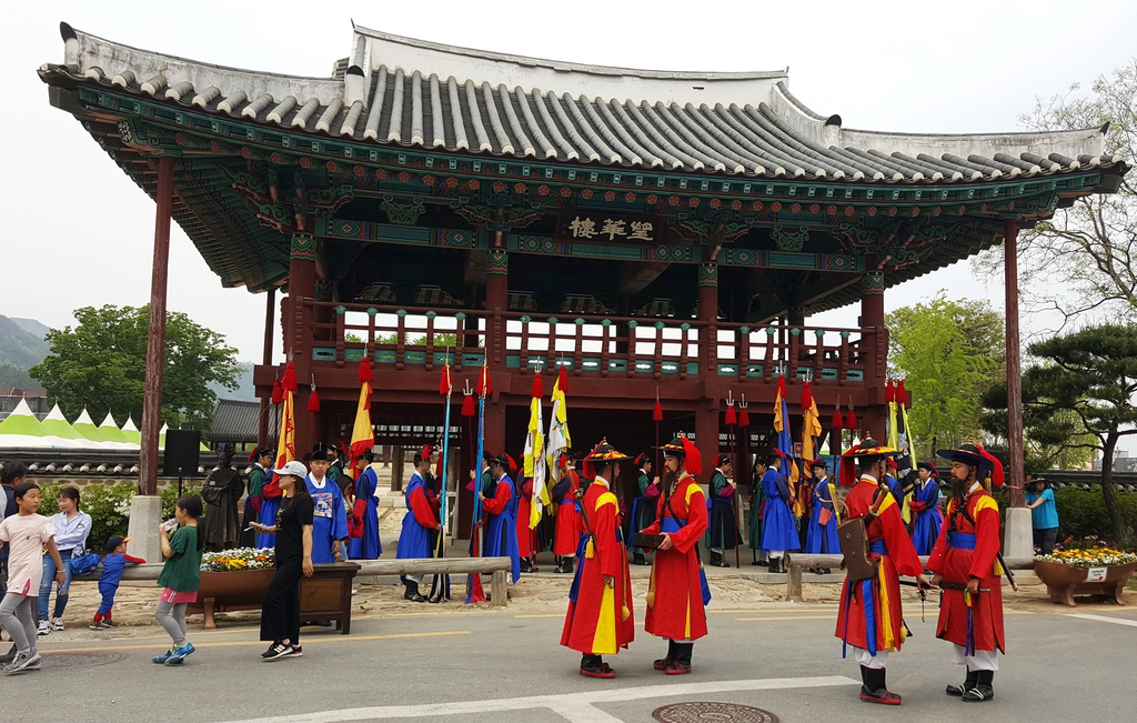 "나이 먹어서 그런가 무근본 지역 축제가 점점 흥미롭게 느껴짐" | 인스티즈