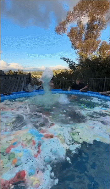 지구 니들 혼자 쓰냐고 욕고있는 해외 유튜버 | 인스티즈