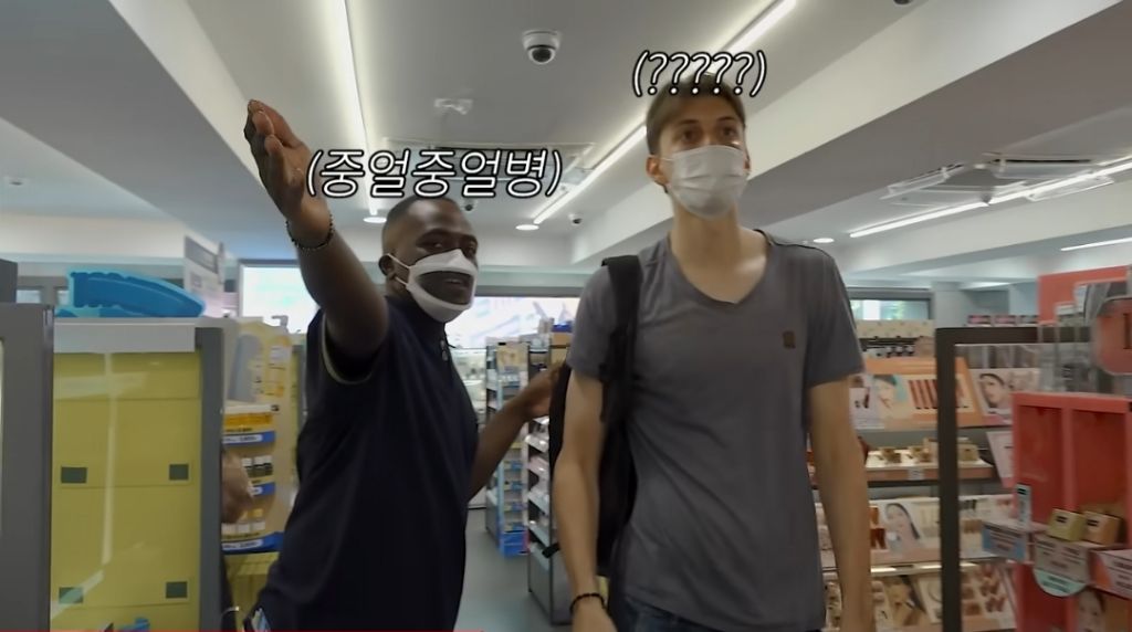 올리브영 알바중에 외국인 손님 피하는 조나단 | 인스티즈