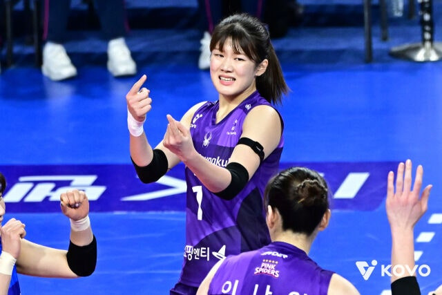 '4세트 외인 제외 초강수' 흥국생명 풀세트 접전 끝 4연승 질주, 김다은 18점 활약... IBK 6연승 실패 [MD화성] | 인스티즈