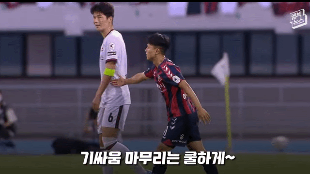 이정도는 되야 외국남이랑 몸싸움해볼만한게 신기한 달글 | 인스티즈