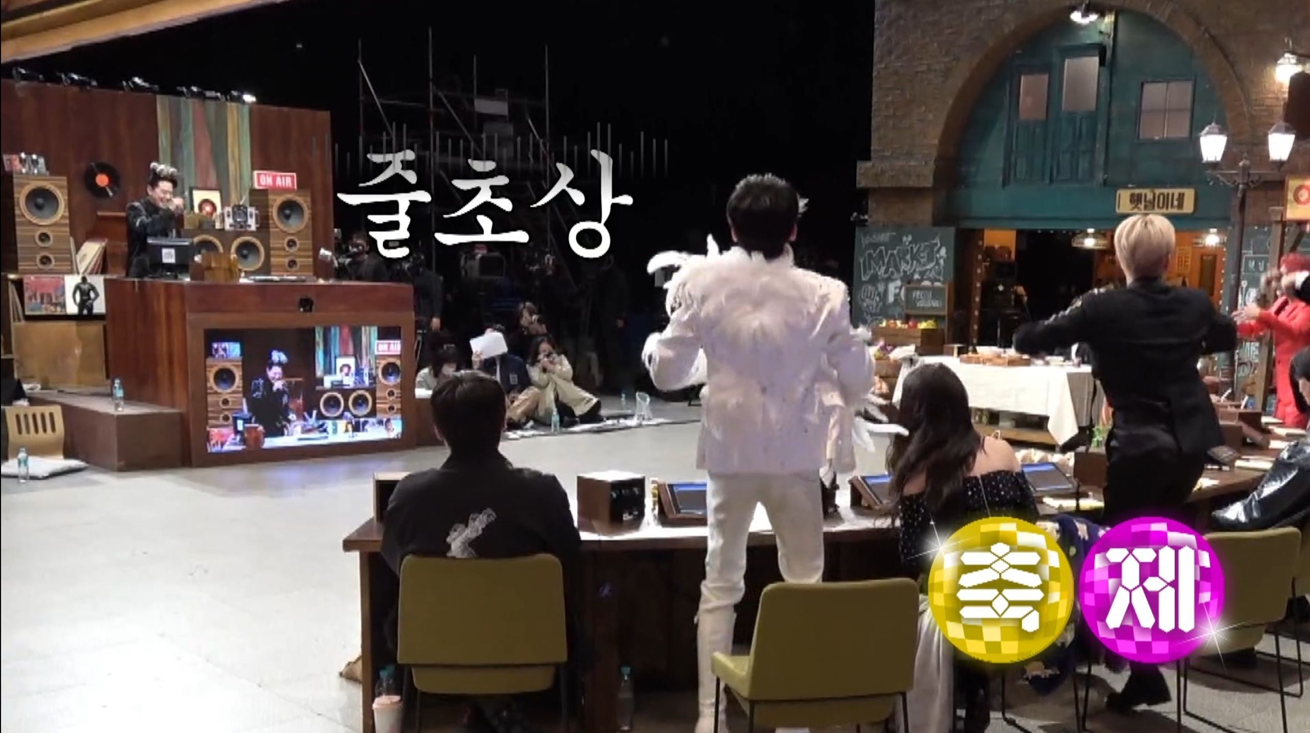 아이돌들에게 아이돌 노래 받아쓰기를 시키면 안 되는 이유.jpg (티빙 놀토 스핀오프 아받대 첫 공개) | 인스티즈