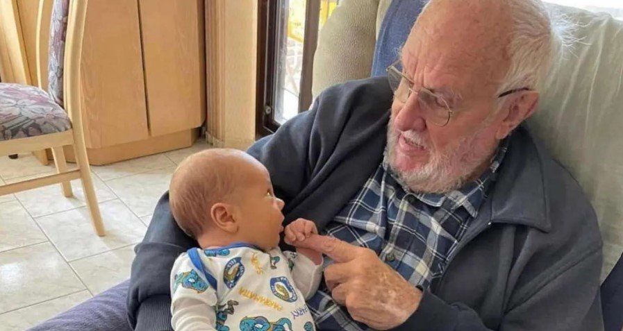 헌혈로 아기 240만명 살린 호주 '황금팔의 사나이' 별세 | 인스티즈