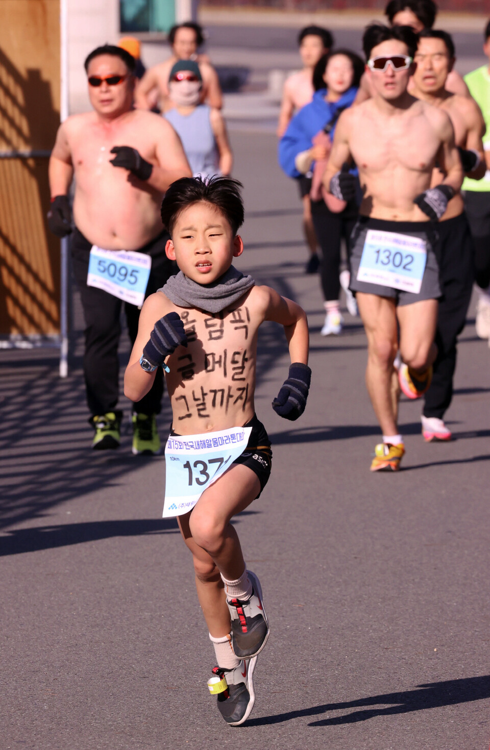 실제로 우리나라에서 매년 열리는 '전국새해알몸마라톤대회' | 인스티즈