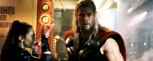 [마블] 완다 (스칼렛위치) 엘리자베스 올슨의 맛깔나는 손 연기.gif | 인스티즈