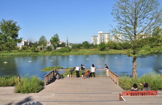 언 호수 위에서 인증샷 찍는 사람들 | 인스티즈