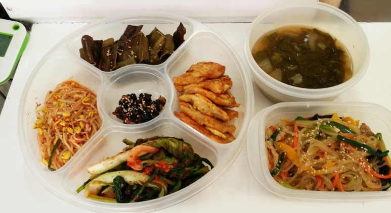 접시에 덜어 먹는다 vs 반찬통째로 먹는다 | 인스티즈