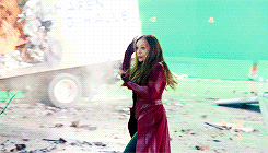 [마블] 완다 (스칼렛위치) 엘리자베스 올슨의 맛깔나는 손 연기.gif | 인스티즈