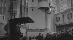 일곱 쌍둥이로 태어나서 30년간 숨어 살았는데 월요일에 첫째가 갑자기 실종되더니 | 인스티즈