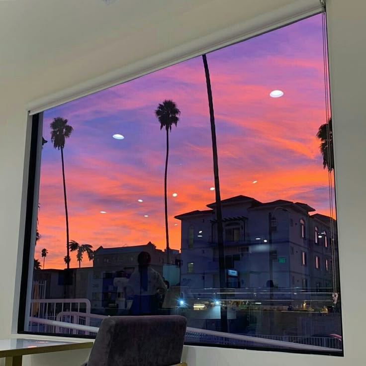 초저녁 걸어가다 넋놓고 올려다보게 되는 날 | 인스티즈