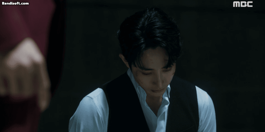 흡사 리디북스 재질 장면이었던 이수혁 무릎 끓고 손 묶인 씬.gif | 인스티즈