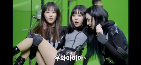 에스파 윈터 가뿐하게 공주님 안기 성공하는 지젤 보고 호기롭게 도전하는 카리나 | 인스티즈