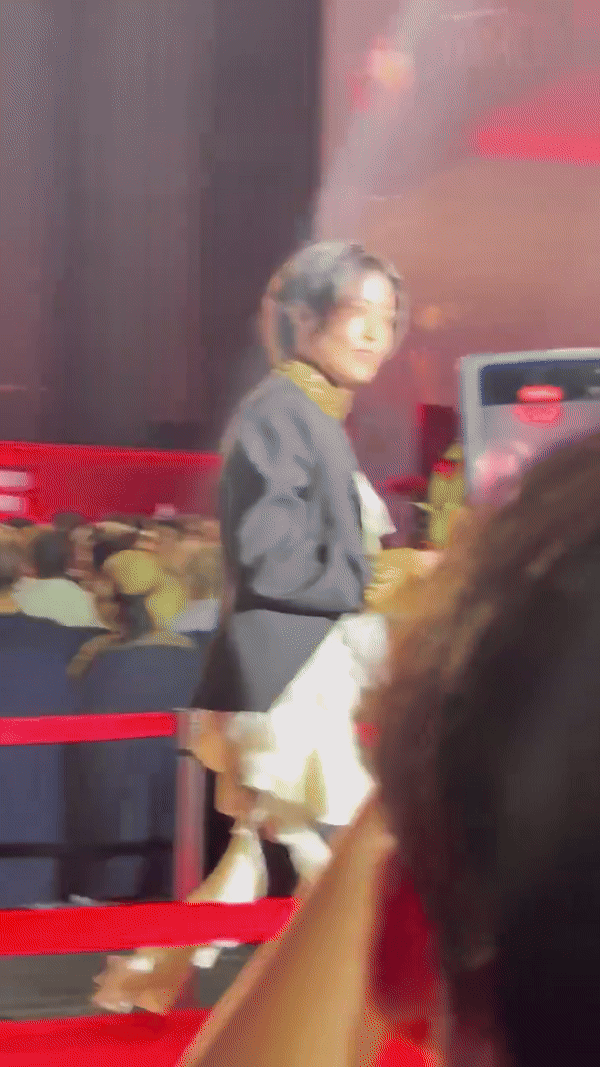 부국제 레드 카펫 패션이 뜨거운 반응을 얻을 줄 몰랐다는 심은경 | 인스티즈