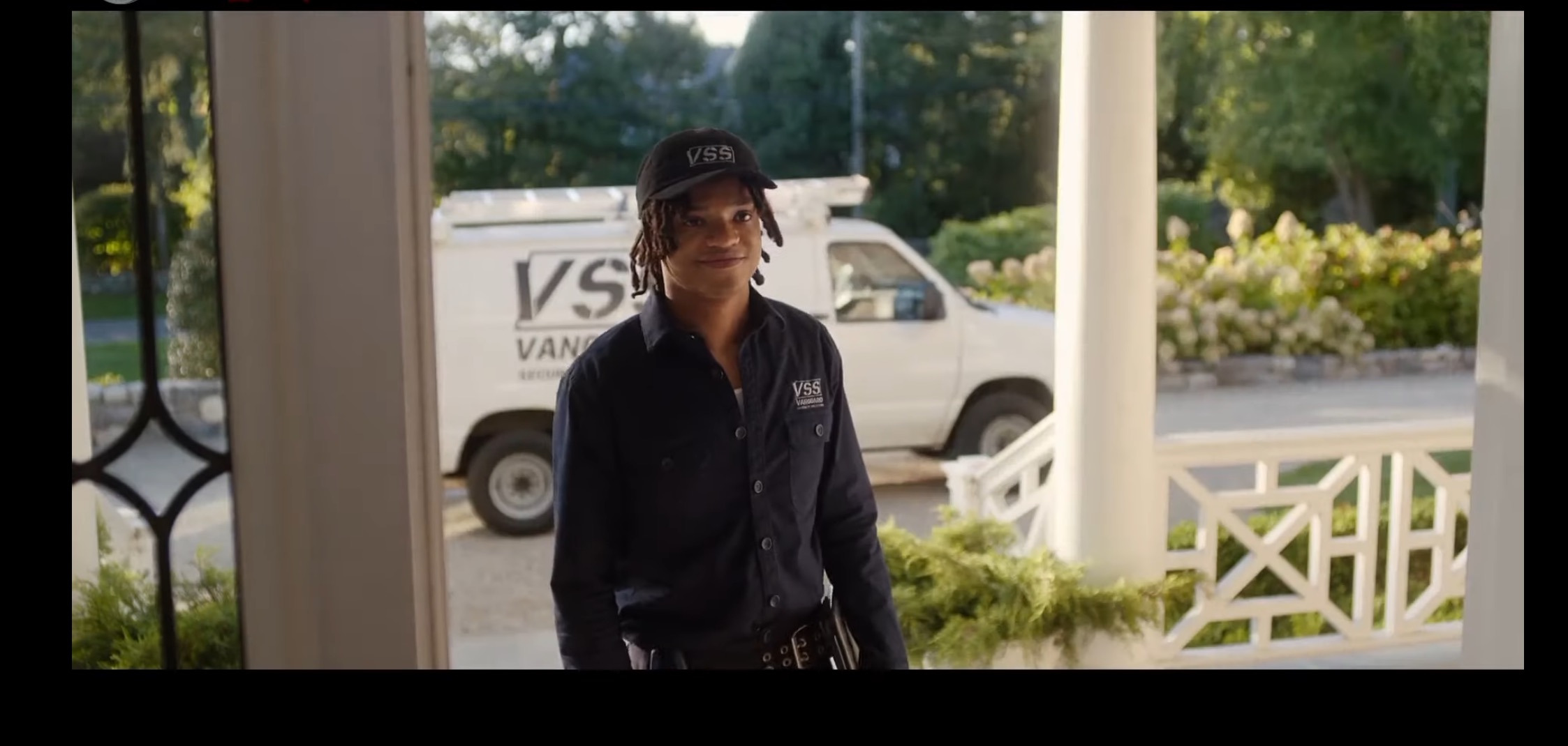 꿈에 그리던 대저택으로 영끌해서 이사왔는데, 일명 '감시자'로부터 지켜보고 있다는 불길한 편지가 계속 와요... | 인스티즈