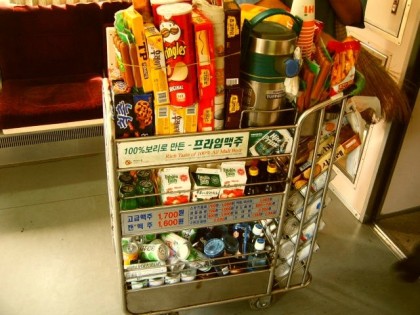 삶은계란,버터오징어.. 이제는 자판기가 대신한 추억이 되어버린 홍익회 기차 간식카트 | 인스티즈