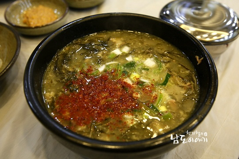 진짜 좋아하는 사람은 엄청 좋아하는 제주도식해장국.jpg | 인스티즈
