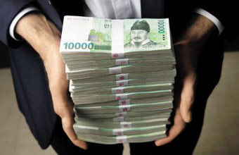 대충 만든 김밥을 가져갔는데 부장이 먹고나서 100만원 줄테니까 일주일에 한번씩 만들어달라고 한다면? | 인스티즈