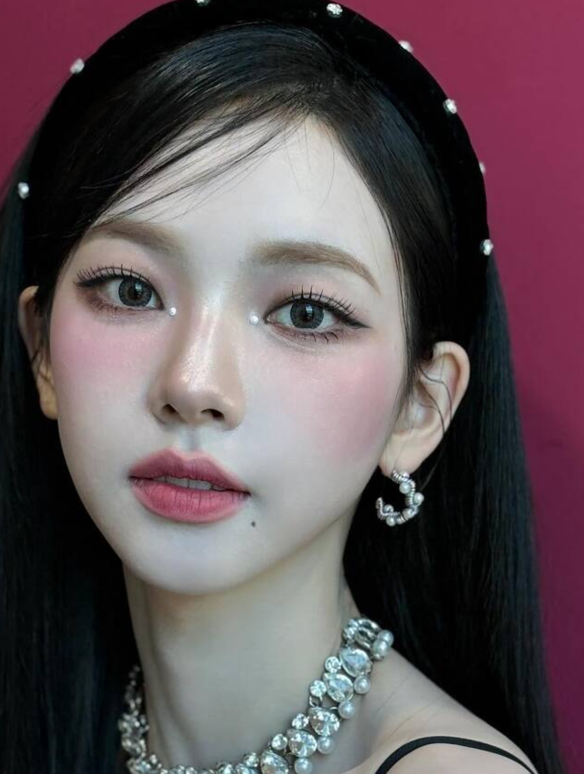 호불호 극명하게 갈리는 요즘 아이돌 오버립 메이크업.twt | 인스티즈