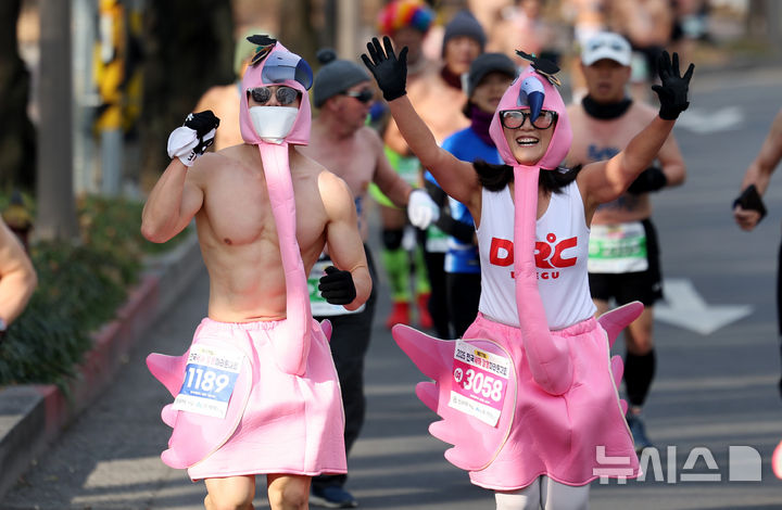 실제로 우리나라에서 매년 열리는 '전국새해알몸마라톤대회' | 인스티즈
