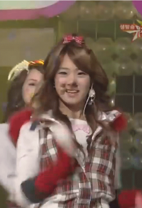 멤버의 실수를 바라보는 리더의 표정.gif | 인스티즈