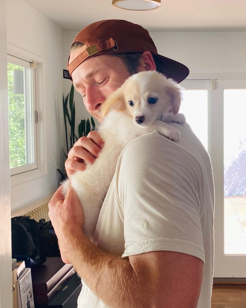 동물 구호 단체에서 유기견 입양한 행맨 | 인스티즈