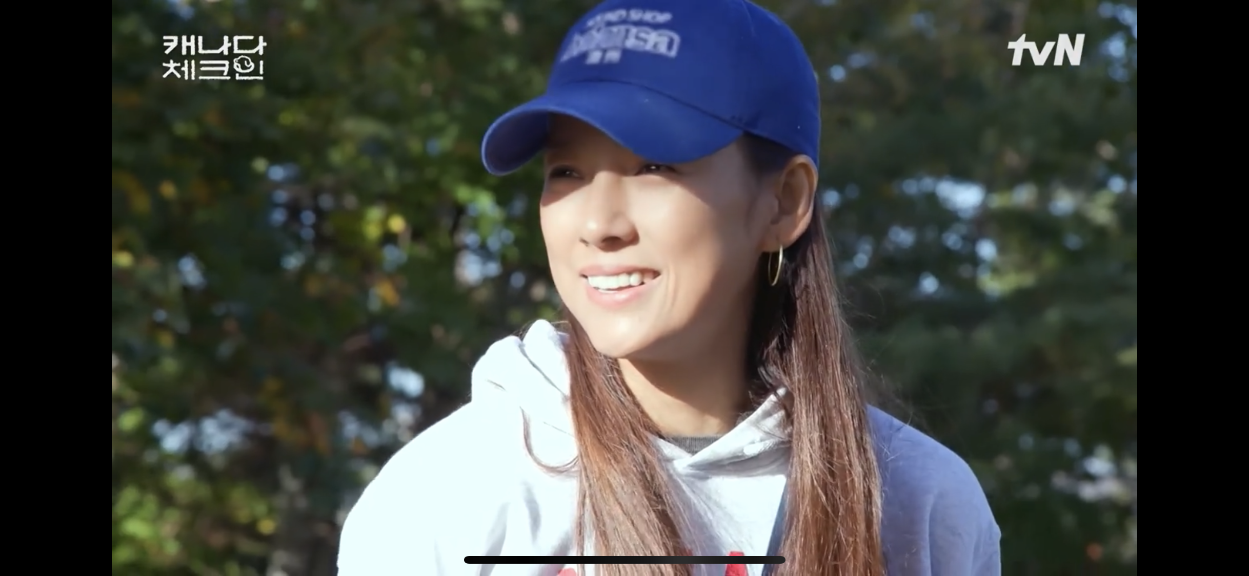 초조하게 누군가를 기다리는 이효리 | 인스티즈