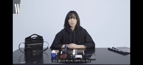 물건을 진짜 오래, 심플하게 쓰는 배두나 왓츠인마이백.jpg | 인스티즈