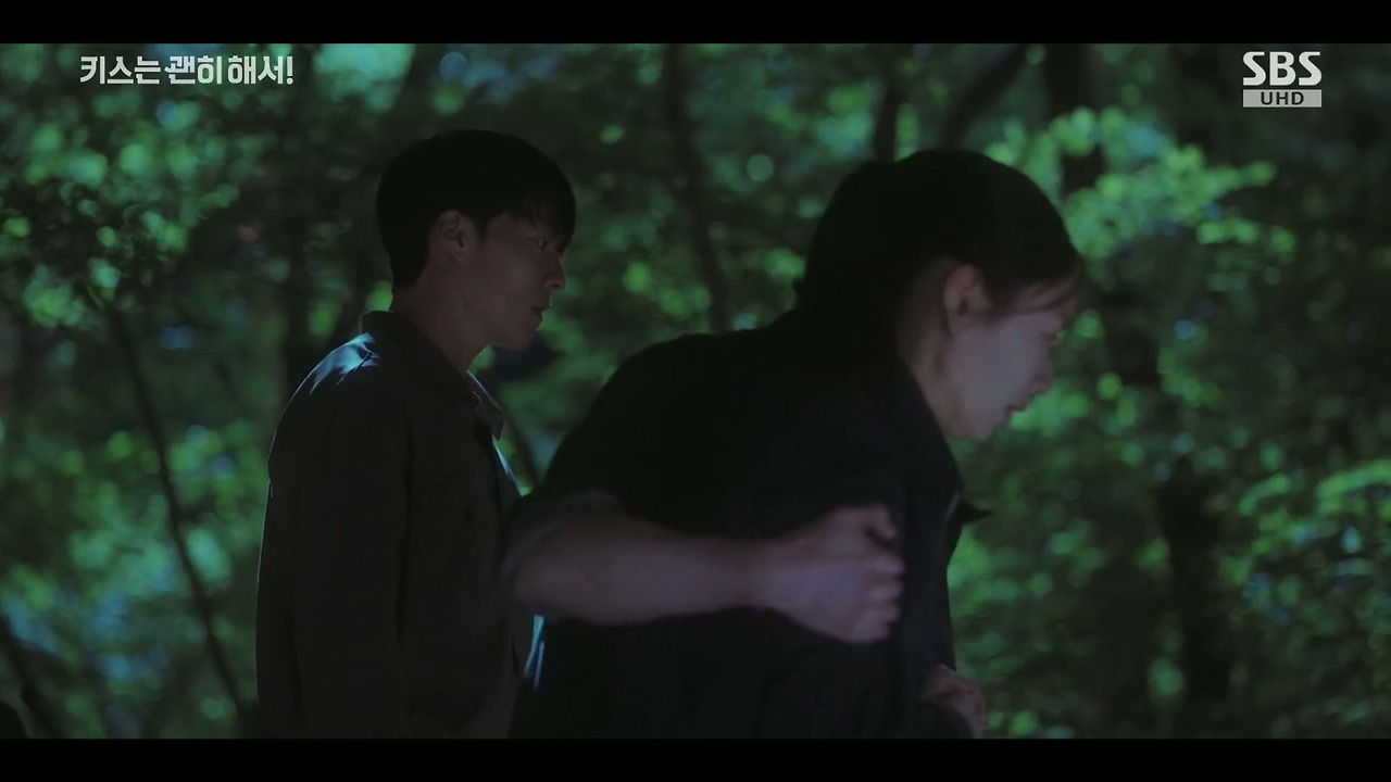 [키스는괜히해서] 동굴 속에서도, 자기 집에 찾아왔을때도, 같은 방에서 잤을때도 눈물 참았는데.jpg | 인스티즈