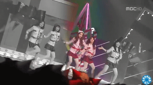 멤버의 실수를 바라보는 리더의 표정.gif | 인스티즈