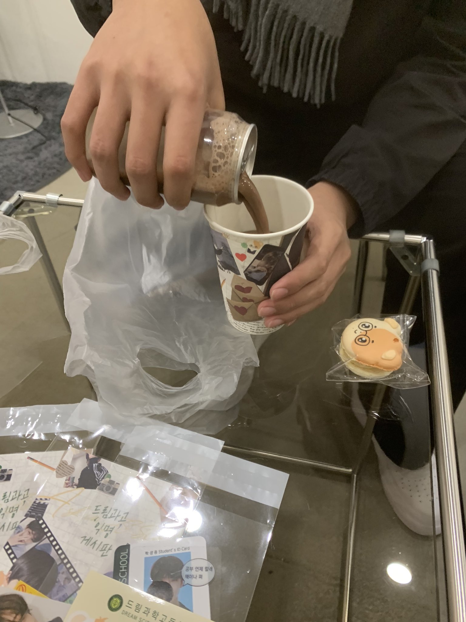 생카가 뭔데? 생일카페. 생일카페가 뭔데? …따라와 봐 | 인스티즈