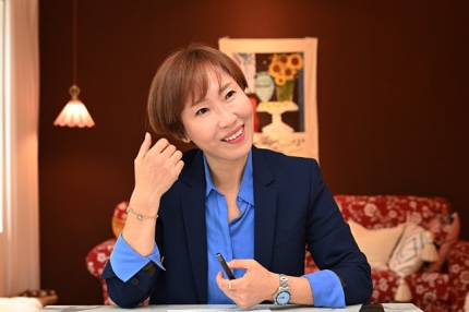 [정유정인터뷰] 개인은 자존감 중독, 사회는 집단 나르시즘... | 인스티즈