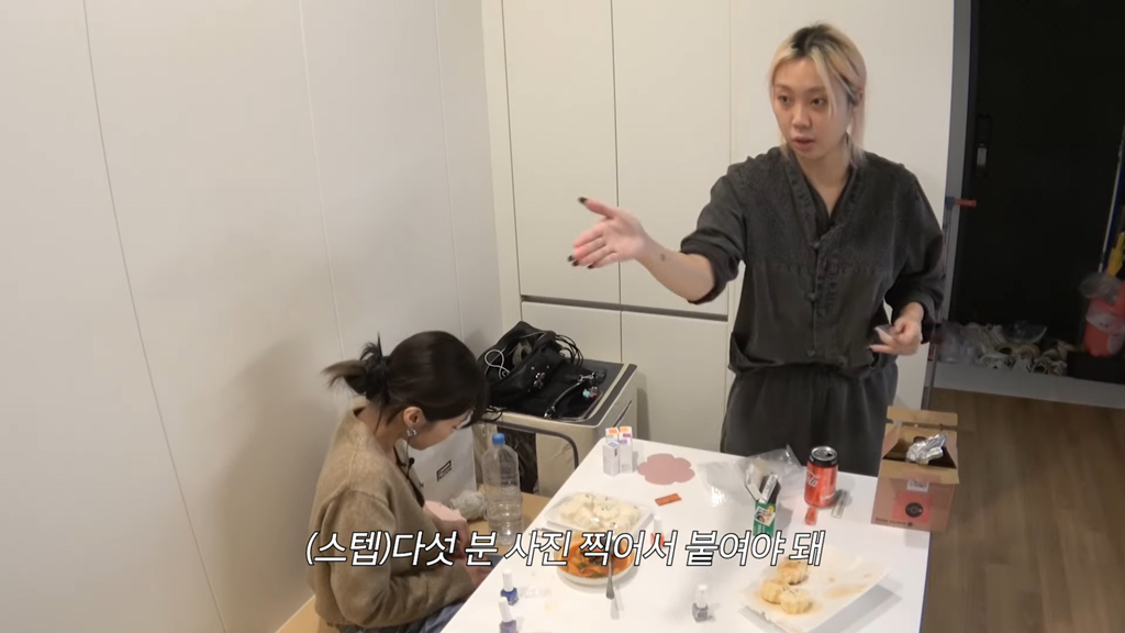 최근 스탭 폰에 있는 앨범을 보다가 충격받았다는 헤이즈 | 인스티즈