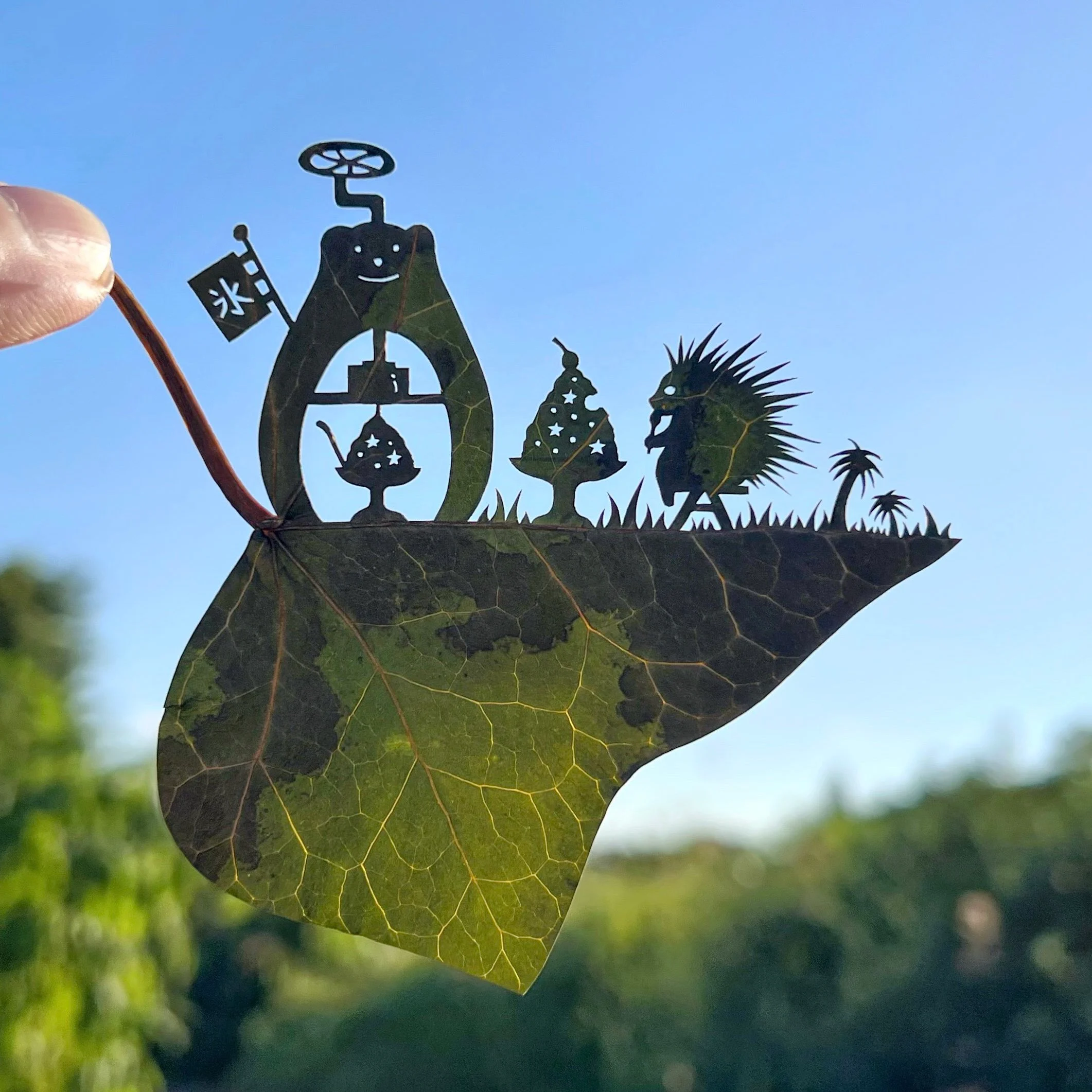 ADHD를 가진 작가가 만든 나뭇잎 아트 작품 | 인스티즈