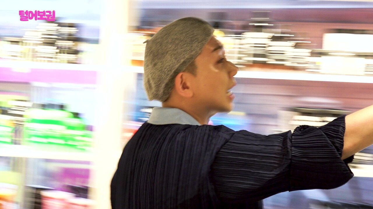 러쉬 직원들 텐션에도 눈 하나 깜빡하지 않는 조권과 김호영ㅋㅋㅋㅋㅋ.jpg | 인스티즈