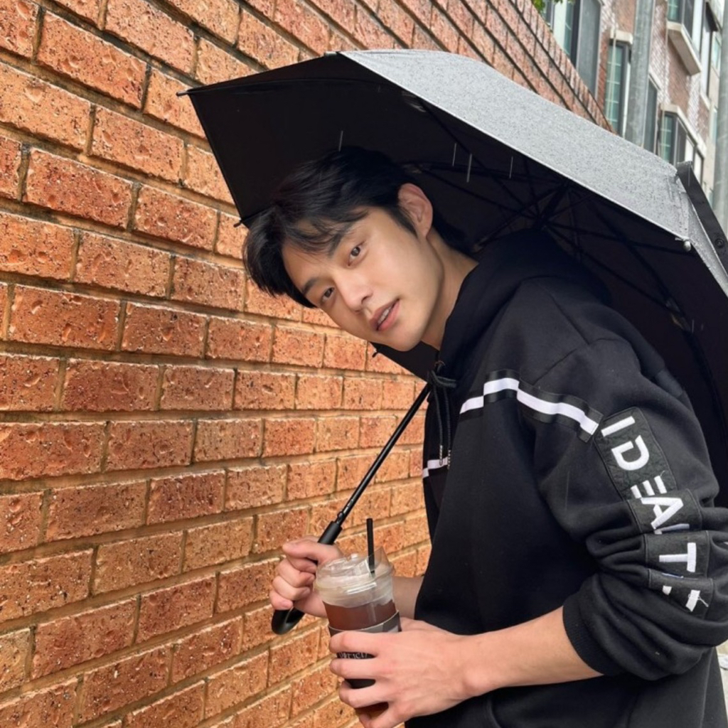 아이돌 데뷔전후로 추구미 확바뀐 어떤남돌 | 인스티즈