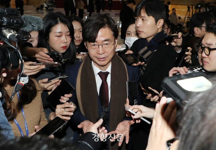 국힘 조경태 "윤석열씨라 하겠다…쌍욕할 정도로 국민 분노하게 만든 담화” | 인스티즈