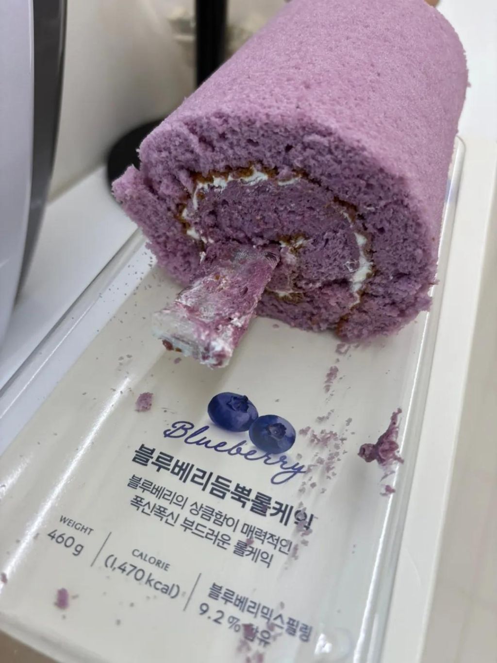 롤케이크 까보니 빵칼이 꽂혀있음 | 인스티즈