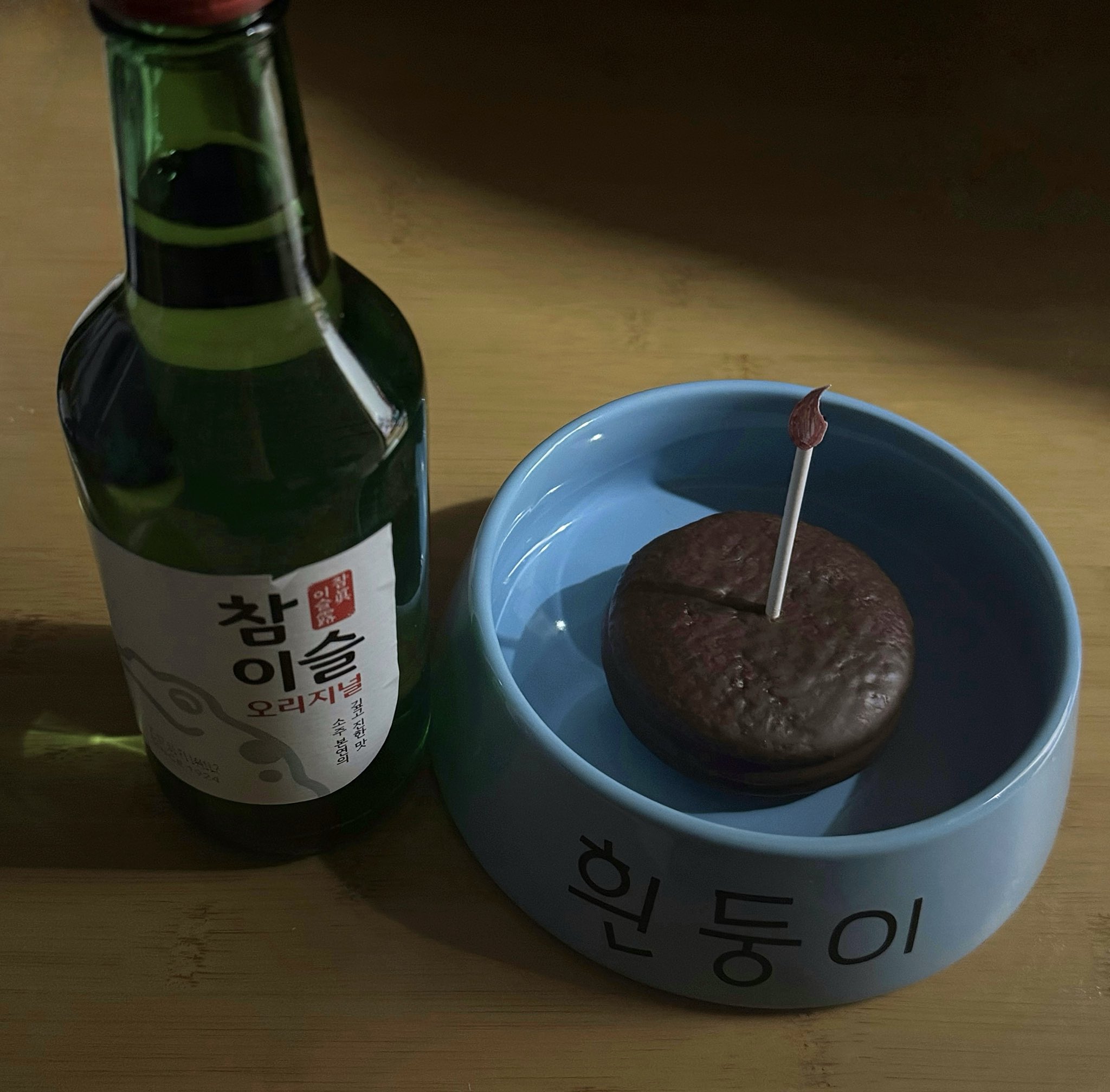 흰둥이 밥그릇에 밥먹는 사람 | 인스티즈