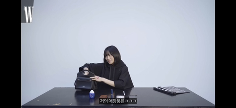 물건을 진짜 오래, 심플하게 쓰는 배두나 왓츠인마이백.jpg | 인스티즈